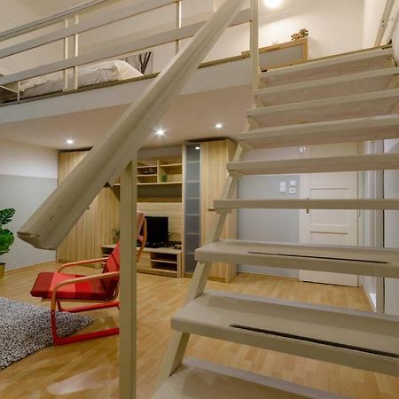 De Lux Studio Apartment In Historical Quarters Budapest Bagian luar foto