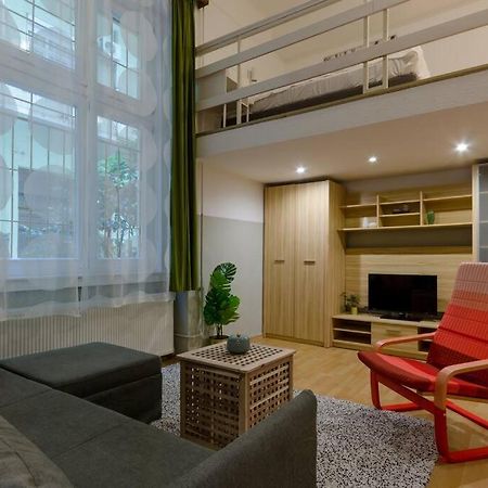 De Lux Studio Apartment In Historical Quarters Budapest Bagian luar foto