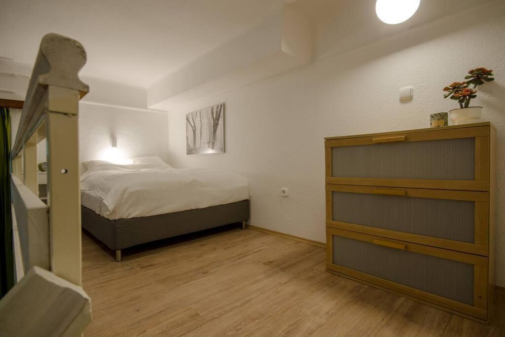 De Lux Studio Apartment In Historical Quarters Budapest Bagian luar foto
