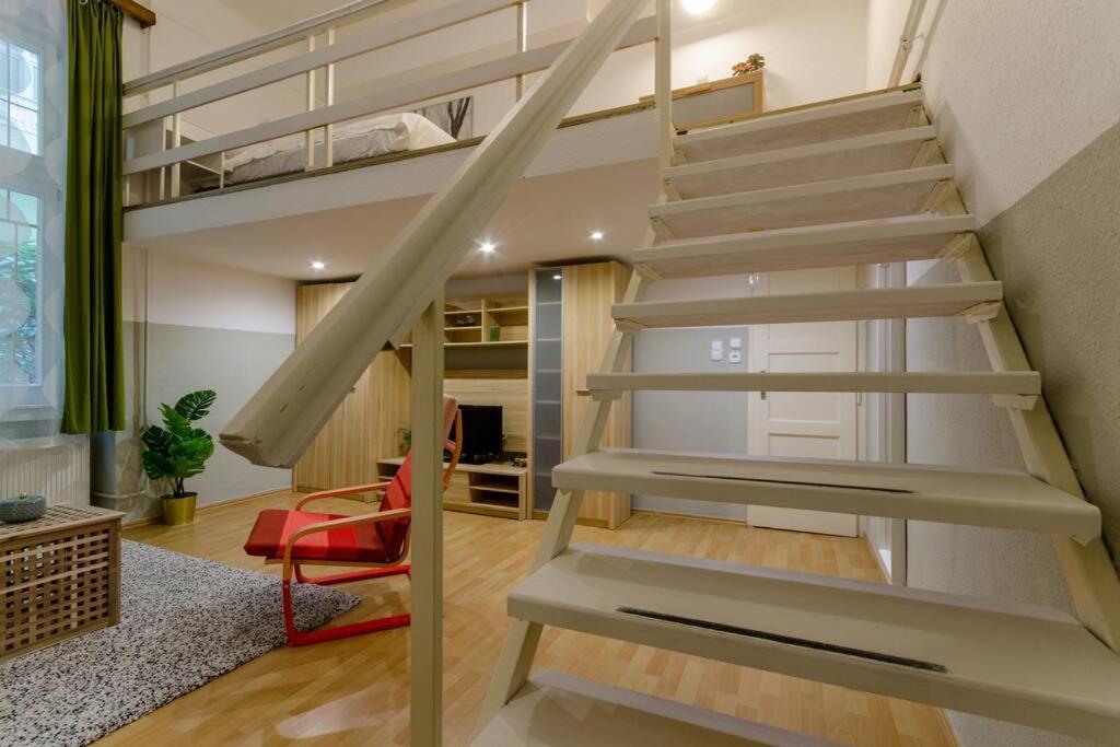 De Lux Studio Apartment In Historical Quarters Budapest Bagian luar foto
