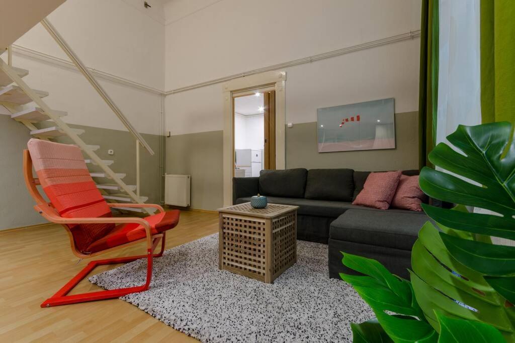 De Lux Studio Apartment In Historical Quarters Budapest Bagian luar foto