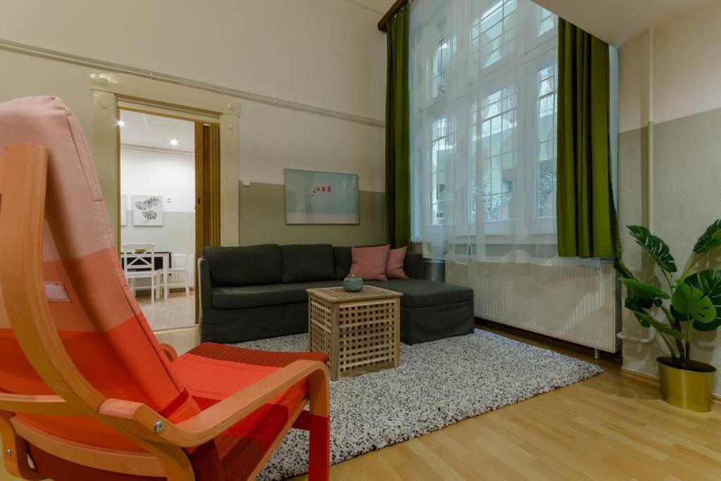 De Lux Studio Apartment In Historical Quarters Budapest Bagian luar foto